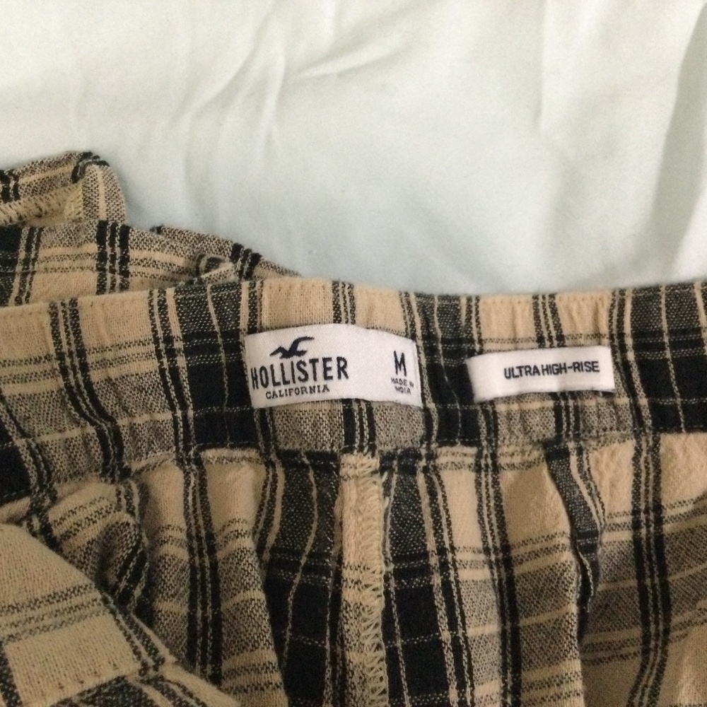 Plaid Hollister Yellow Black pants size Medium